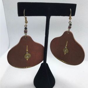 𝅺GLOBAL handmade merchandise. Earrings from Kenya